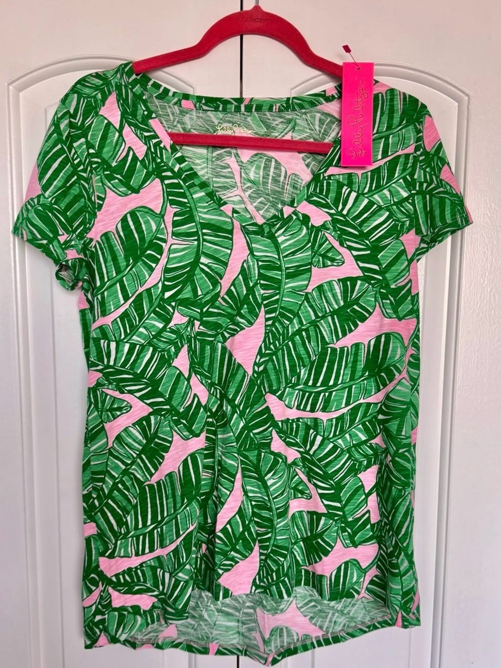 Lilly Pulitzer Etta V-Neck T-Shirt | Lets Go Bananas | Conch Shell Pink XS NWT